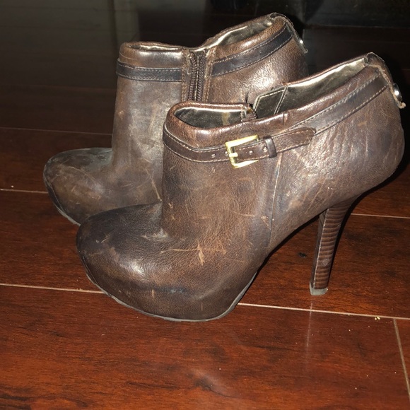 Guess Heels - Picture 2 of 7